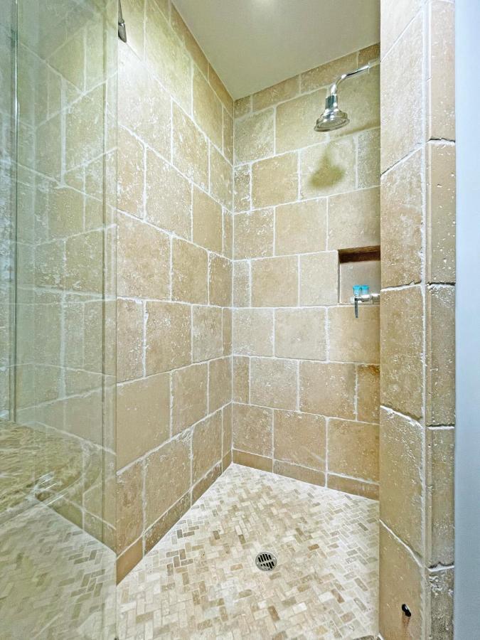 Catalina Courtyard Suites Авалон Экстерьер фото
