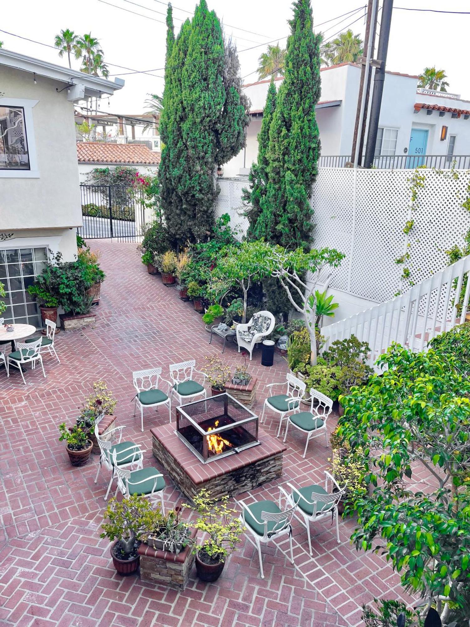 Catalina Courtyard Suites Авалон Экстерьер фото